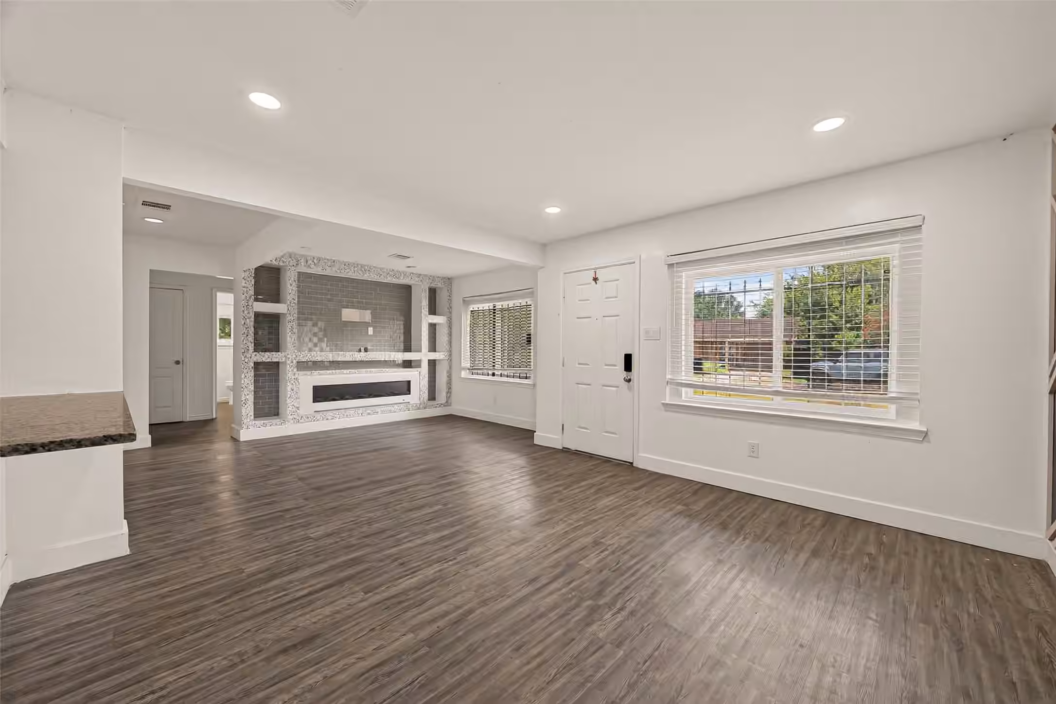 Photo 5 of 5739 Waterford Drive, Houston, TX