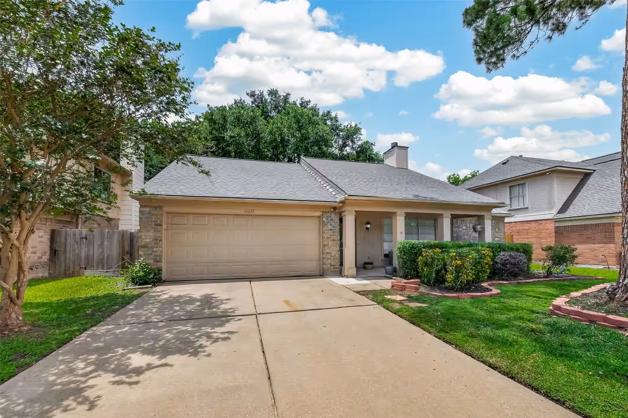 Photo 2 of 10023 Cabin Creek Drive, Houston, TX