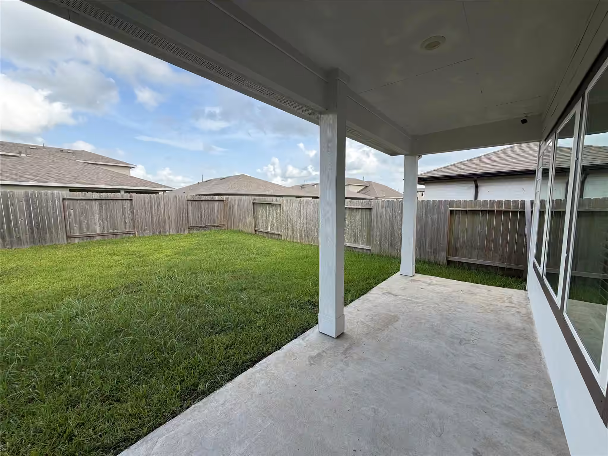 Photo 3 of 8031 Milam Lane, Rosharon, TX
