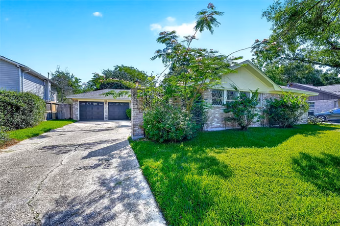 Photo of 15207 Pleasant Valley Road, Houston, TX