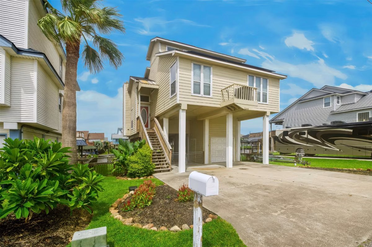 Photo of 1144 Sailfish Street, Bayou Vista, TX 77563