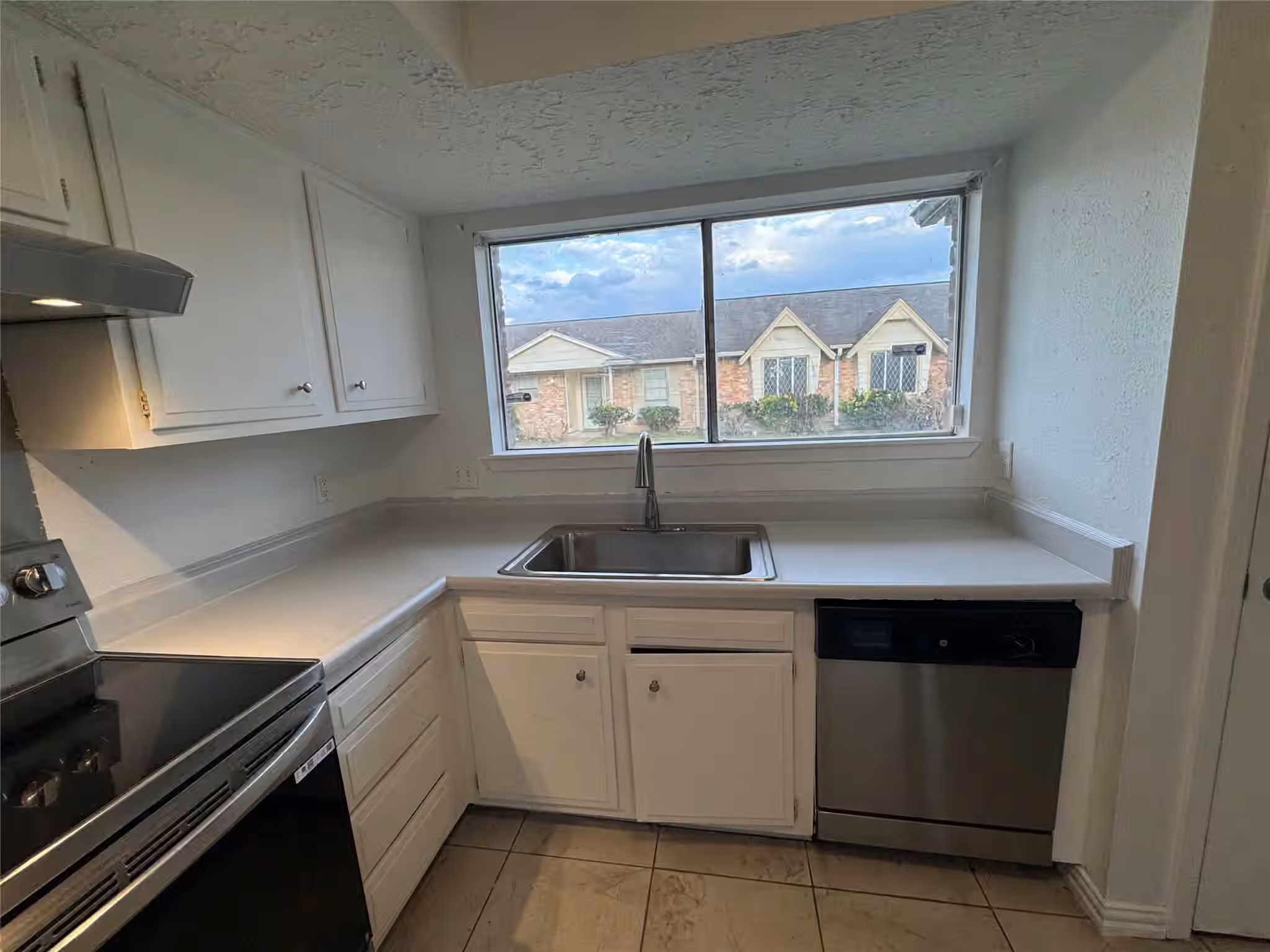 Photo 4 of 6373 S Briar Bayou Drive, Houston, TX