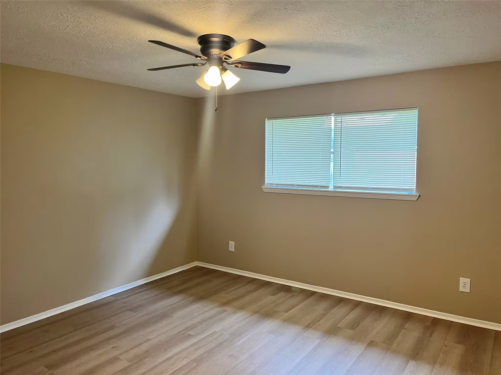 Photo 7 of 9910 Stonemont Road, La Porte, TX