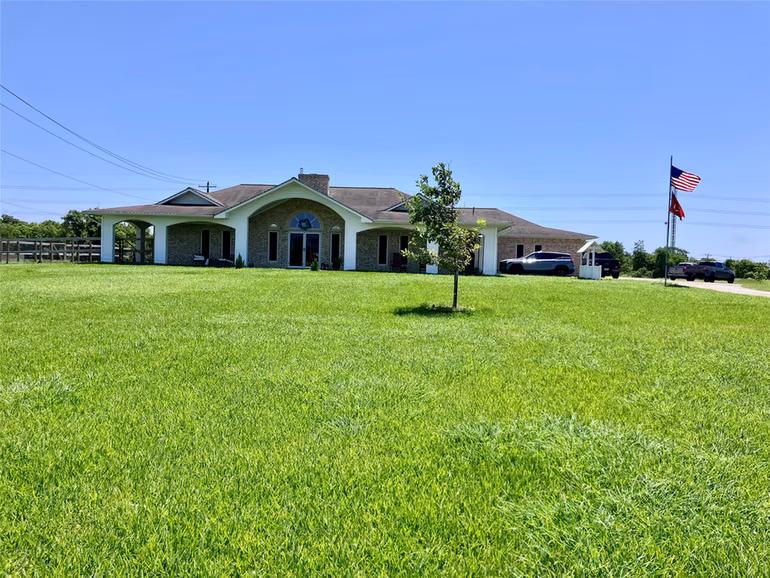 Photo of 620 34th Street N, Texas City, TX 77590