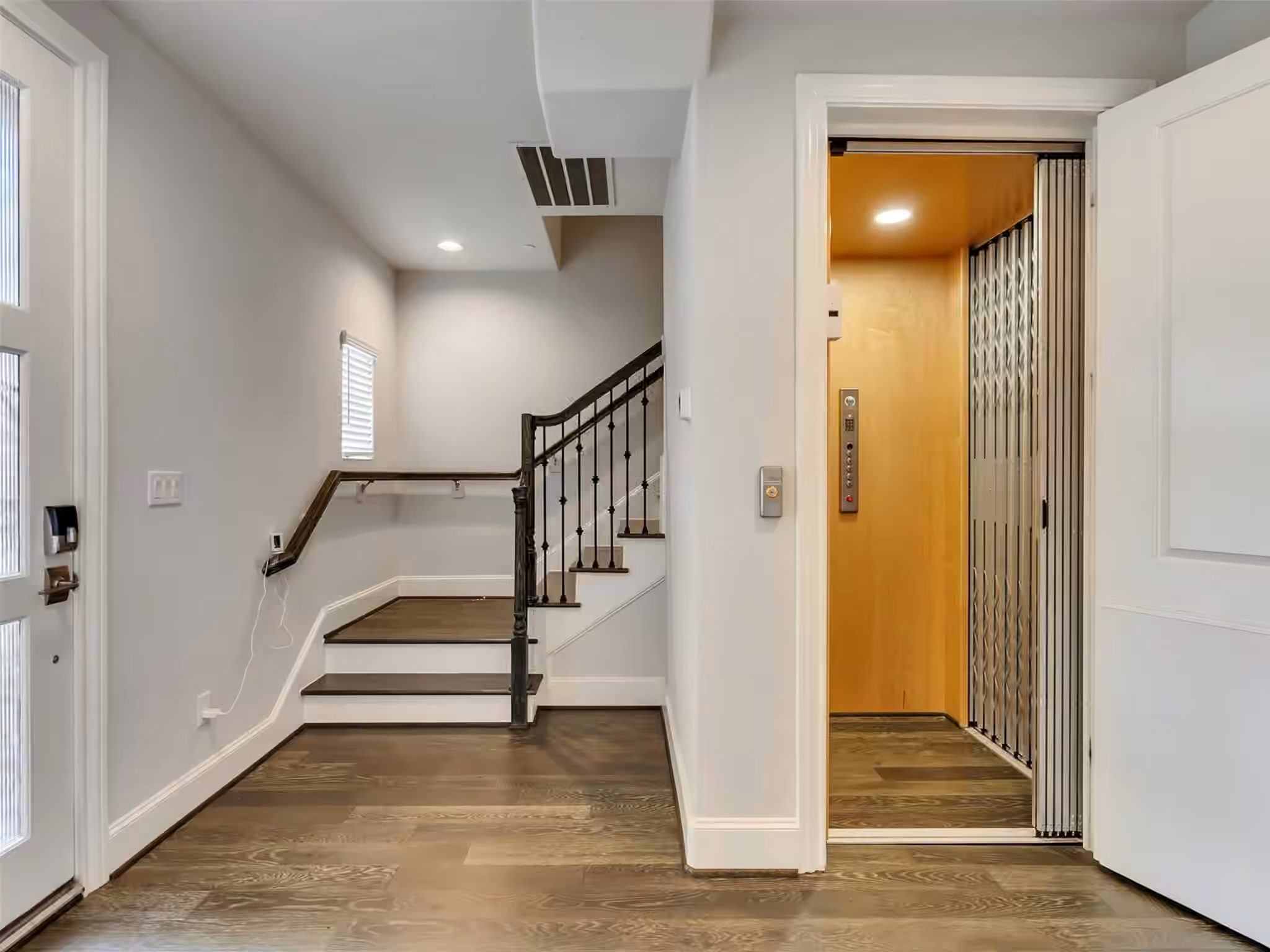Photo 4 of 6014 Matthew Oaks Place, Houston, TX