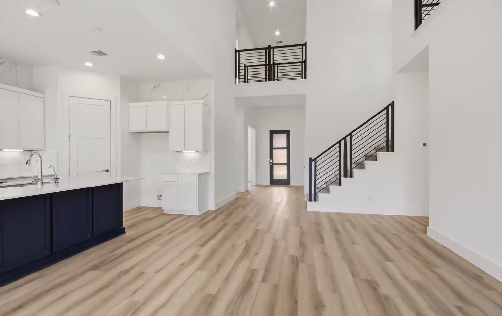 Photo 5 of 437 Summerset Landing Court, Conroe, TX