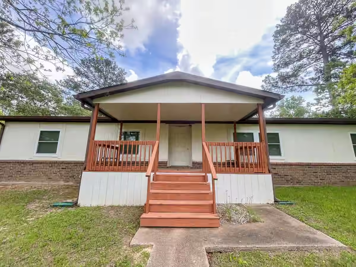Photo 2 of 3221 Kingston Drive, Huntsville, TX