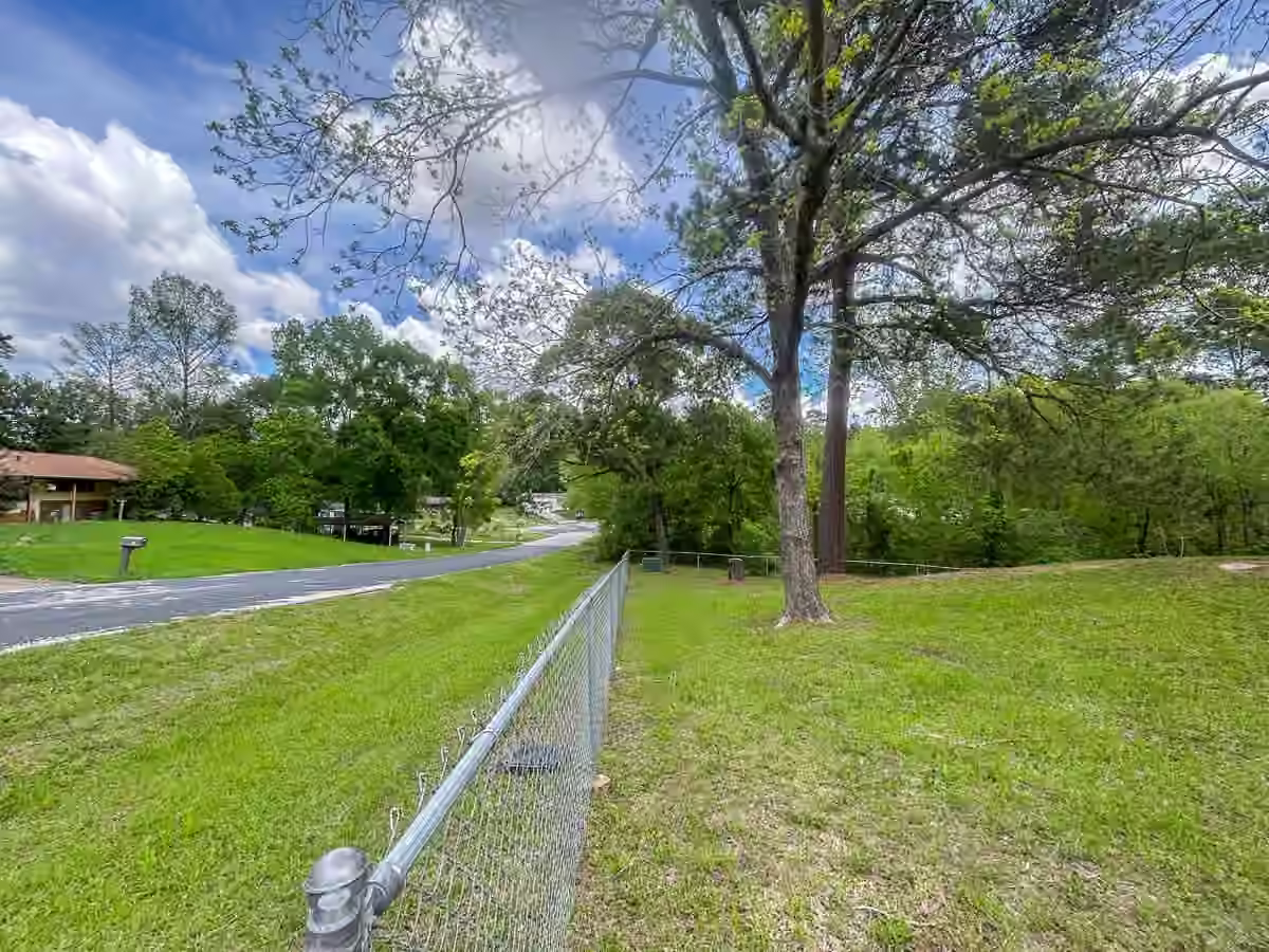 Photo 4 of 3221 Kingston Drive, Huntsville, TX