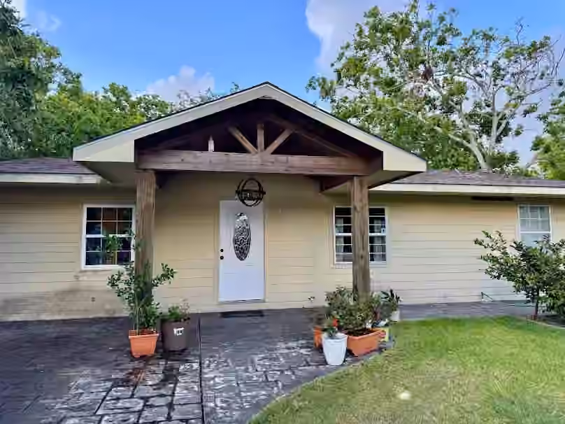 Photo 2 of 1022 W 10th Street, Freeport, TX