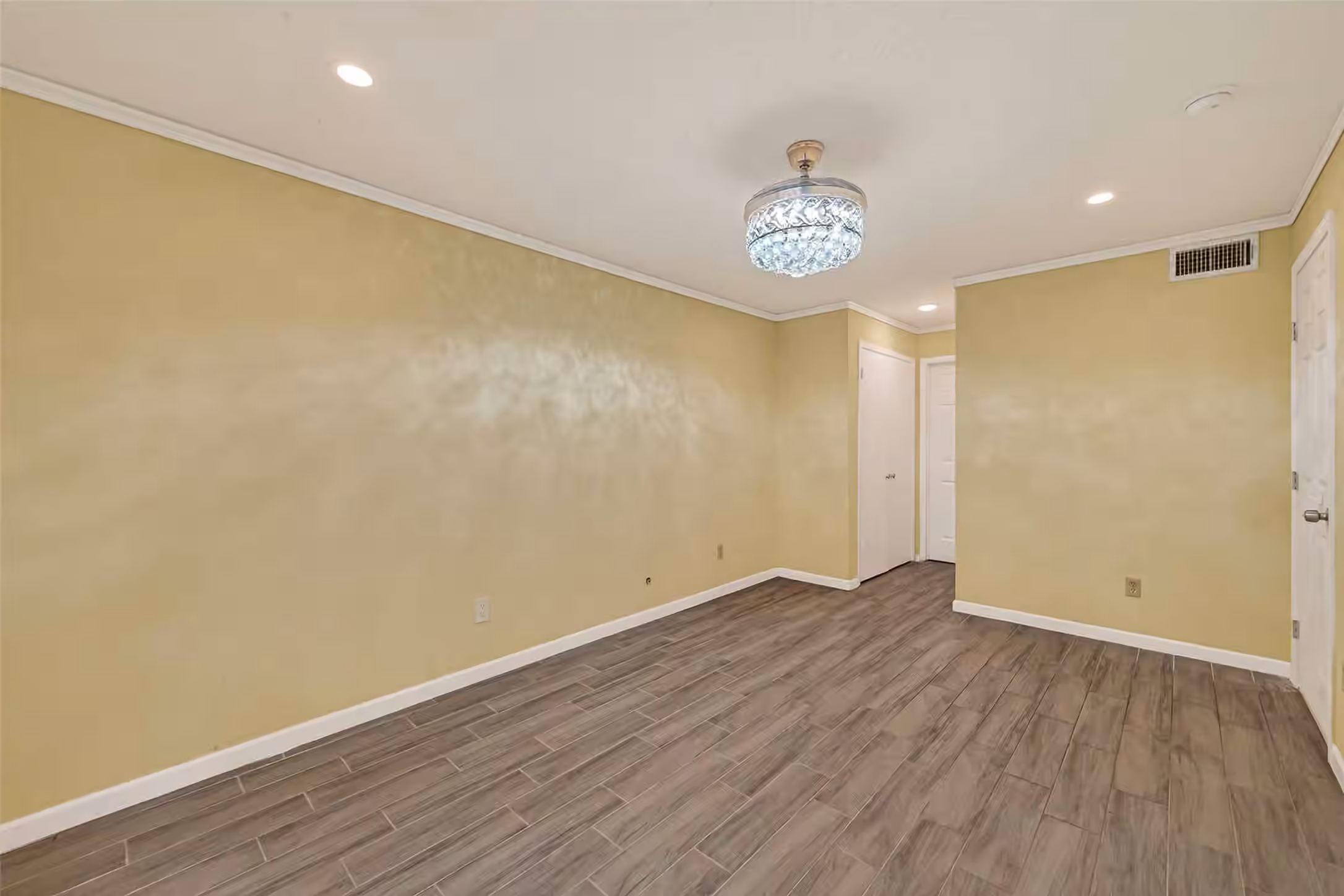Photo 3 of 10075 Westpark Drive 84, Houston, TX
