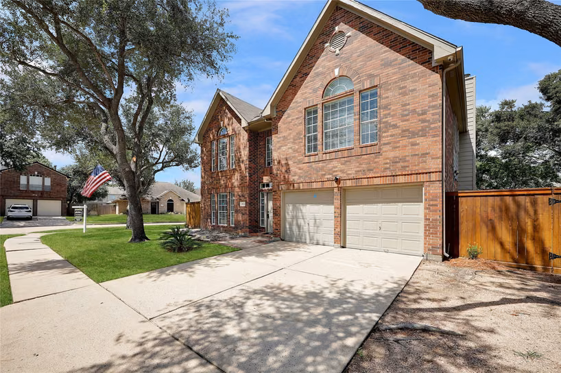 Photo 2 of 19134 Mockingbird Valley Drive, Katy, TX