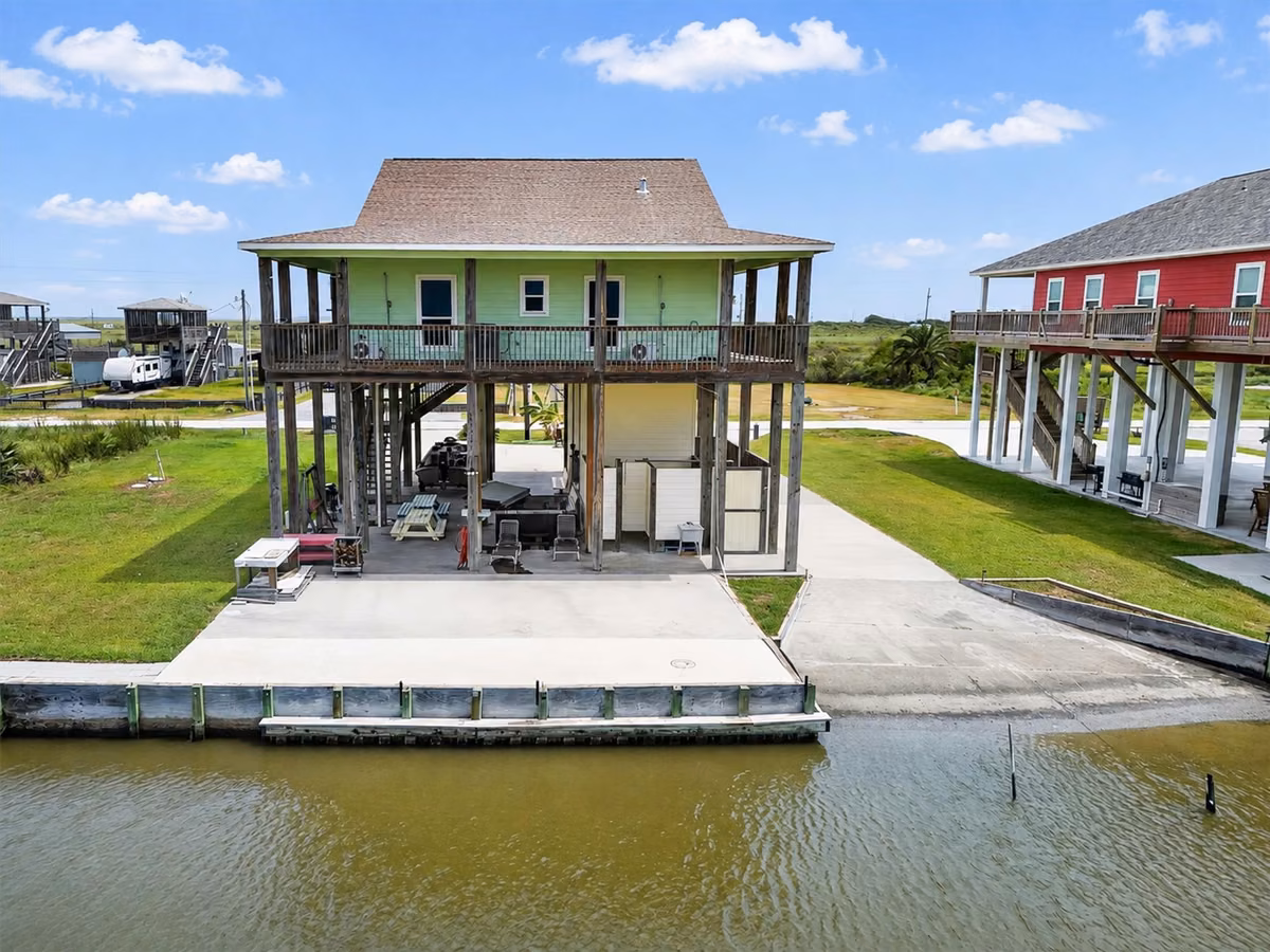 Photo of 1111 Mabry Street, Gilchrist, TX 77617
