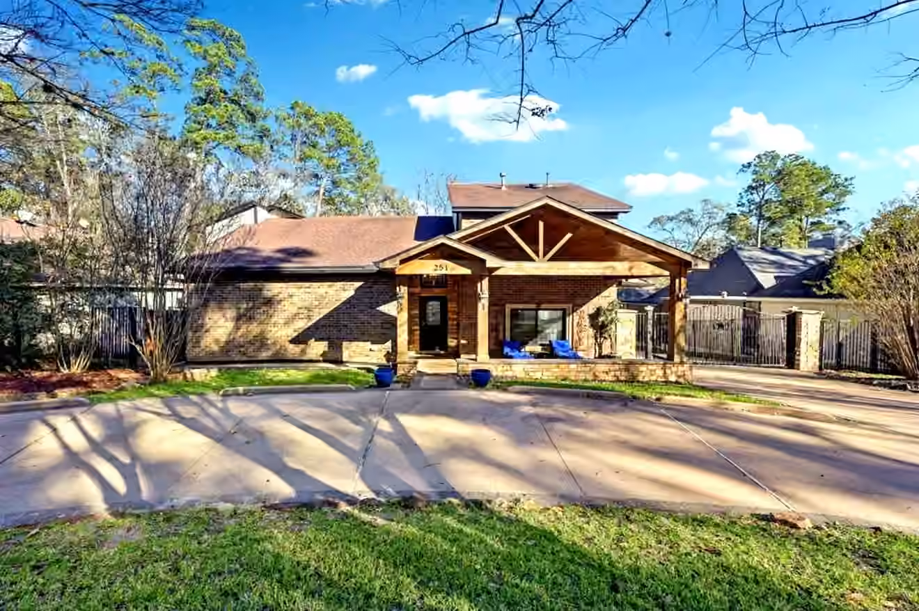 Photo 2 of 251 Springs Edge Drive, Conroe, TX