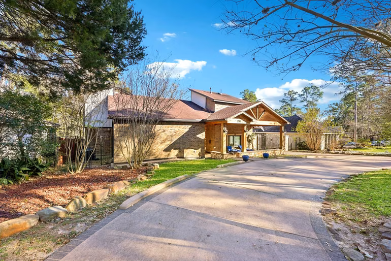 Photo 5 of 251 Springs Edge Drive, Conroe, TX