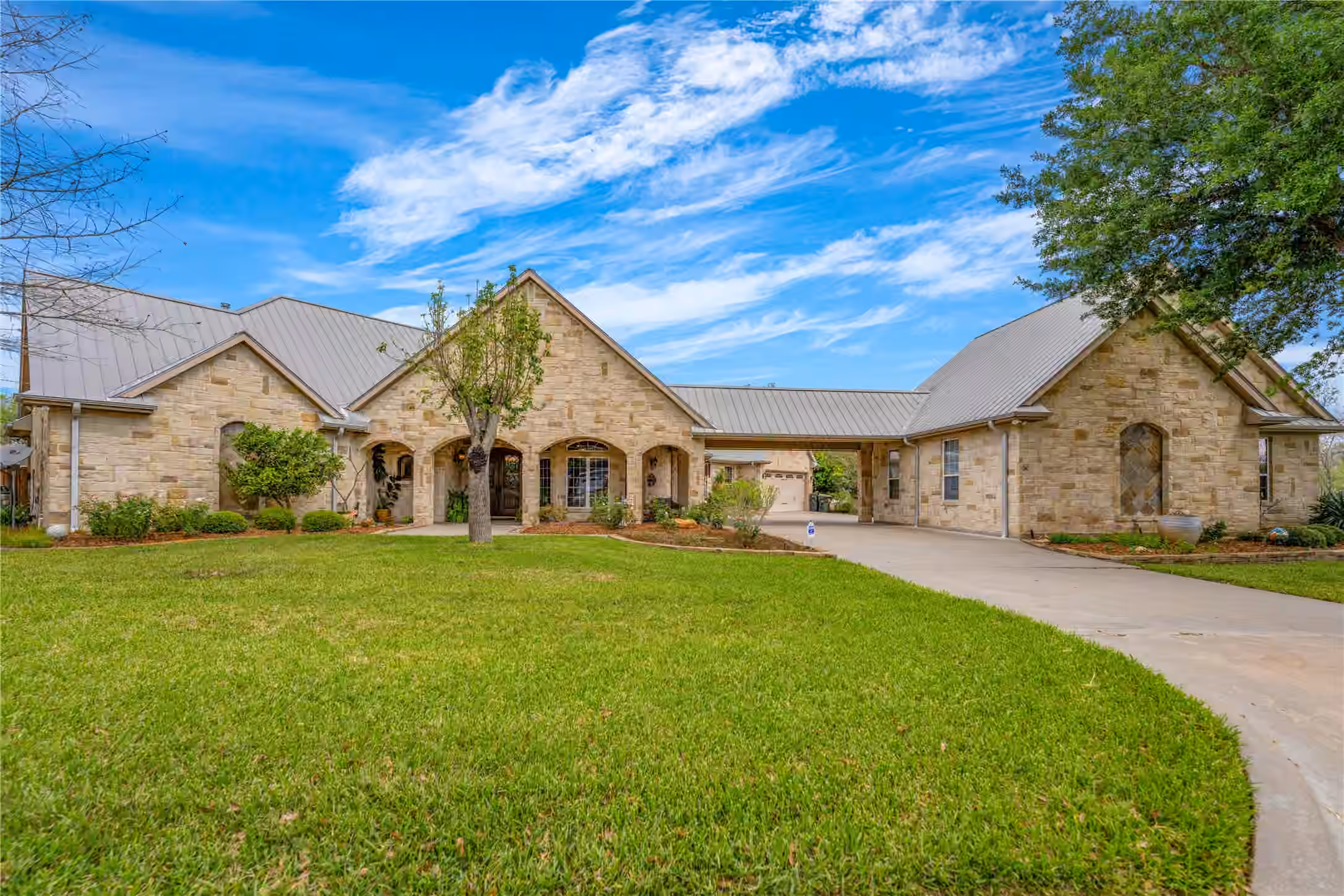 Photo of 202 W North Street, Weimar, TX