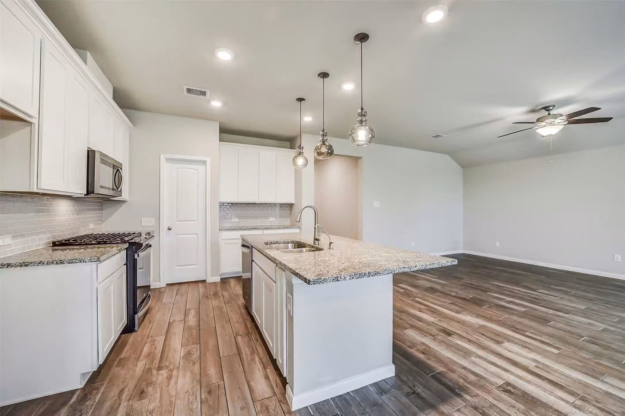 Photo 7 of 2103 Brisa Lane, Baytown, TX