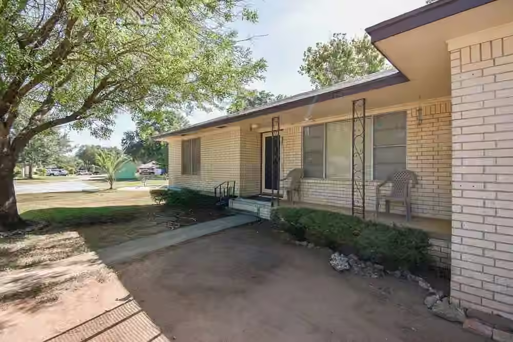 Photo 3 of 400 Sandra Drive, Brenham, TX