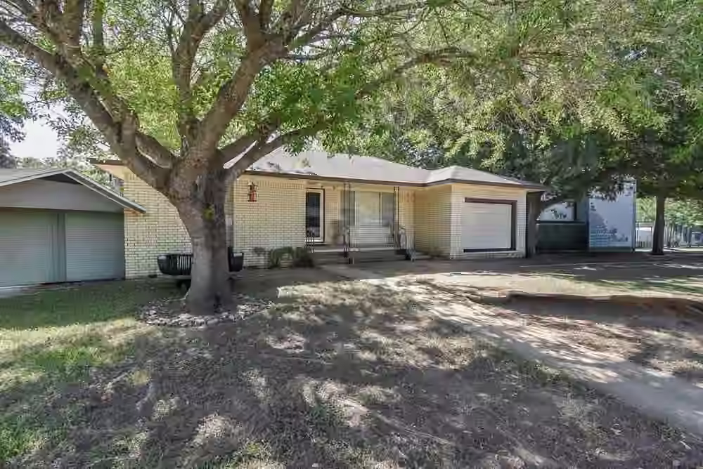 Photo 4 of 400 Sandra Drive, Brenham, TX