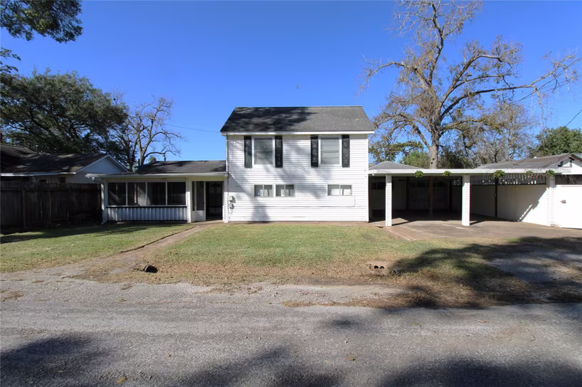 Photo of 401 E 5th St, Sweeny, TX