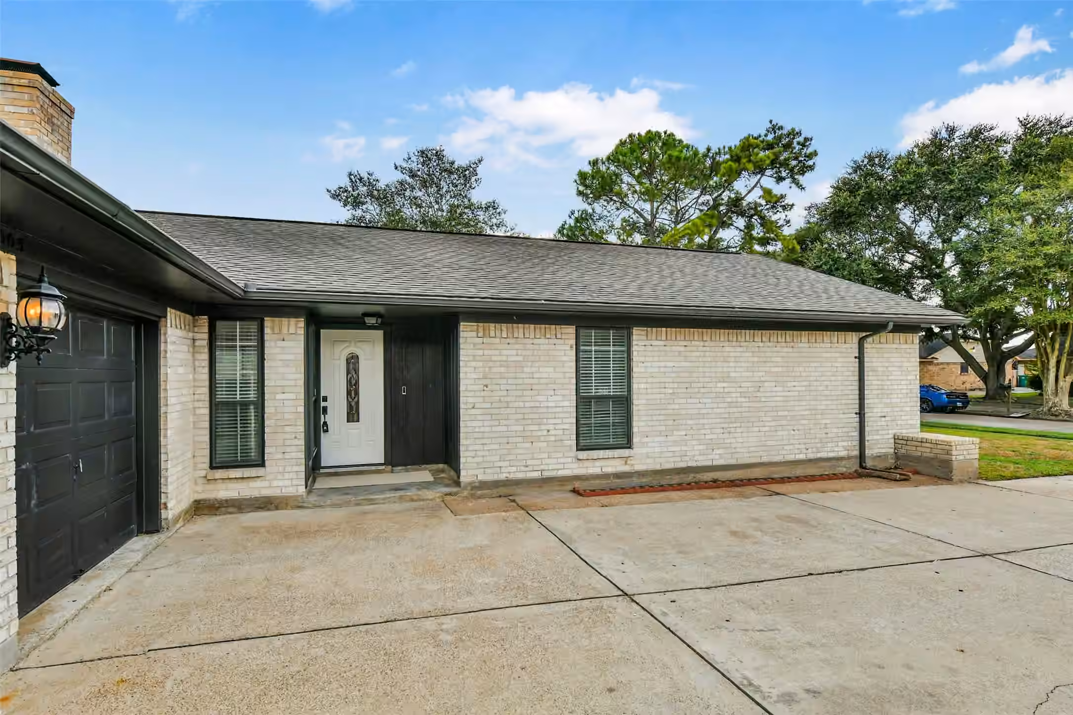 Photo 3 of 5003 Colombia Drive, Pasadena, TX
