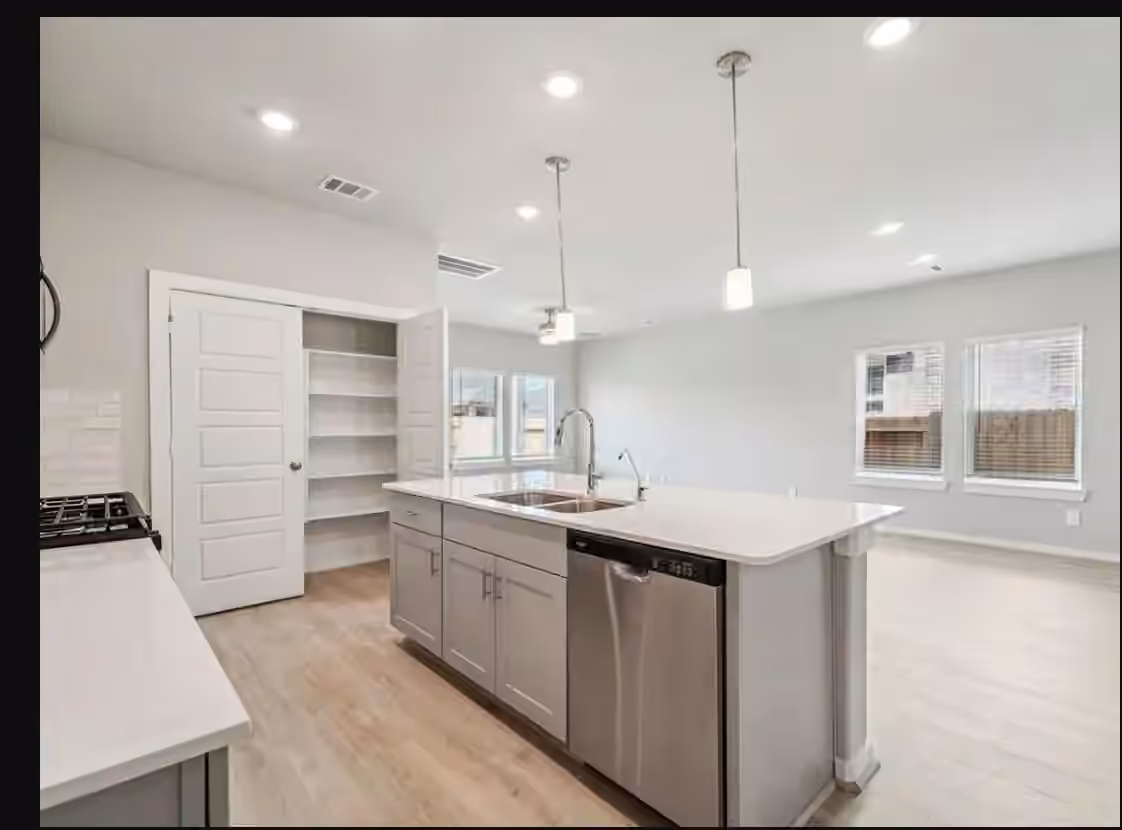 Photo 3 of 12035 Marlin Strait Drive, Baytown, TX