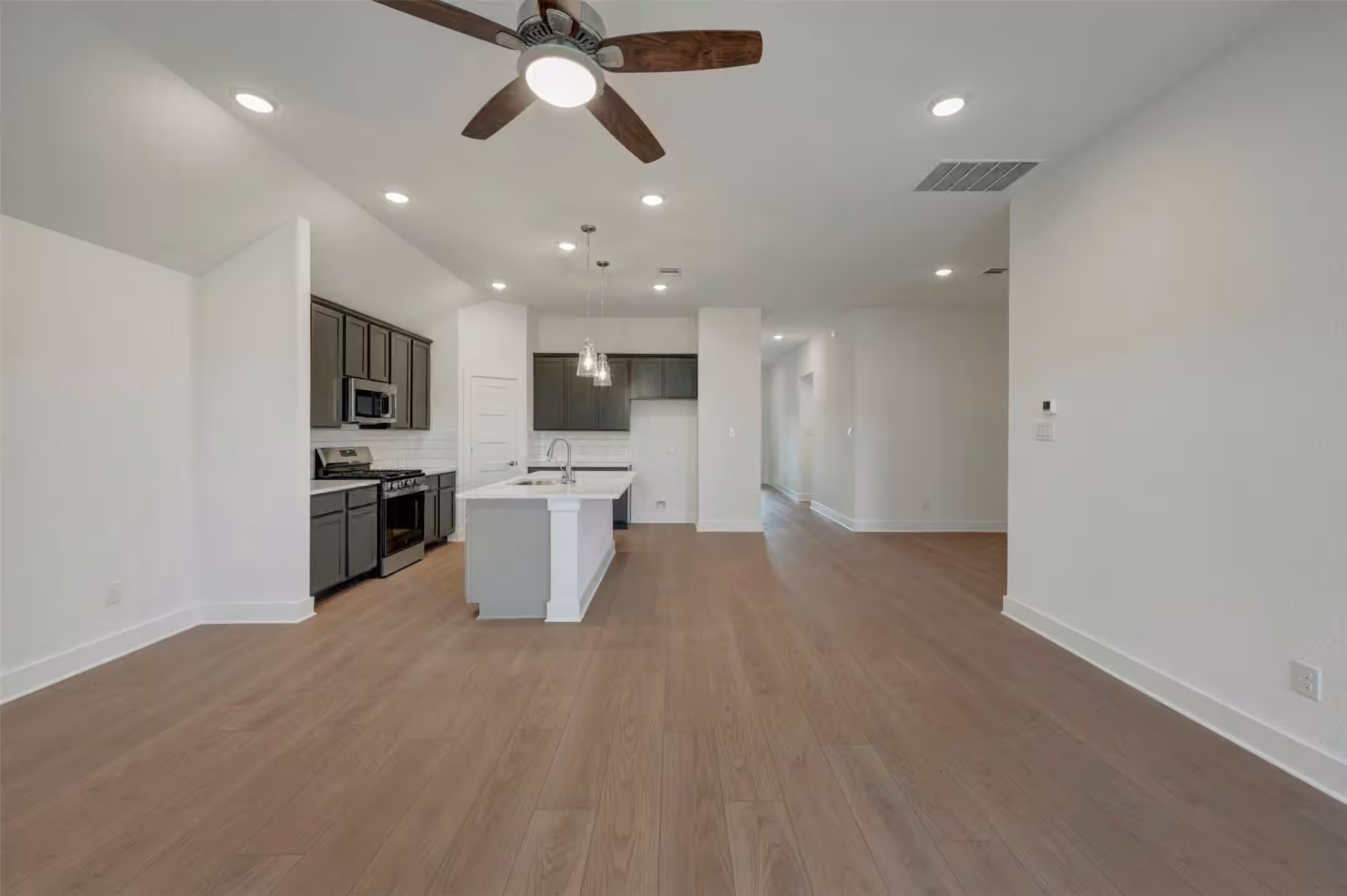 Photo 4 of 2203 Lone Bronco Boulevard, Rosenberg, TX