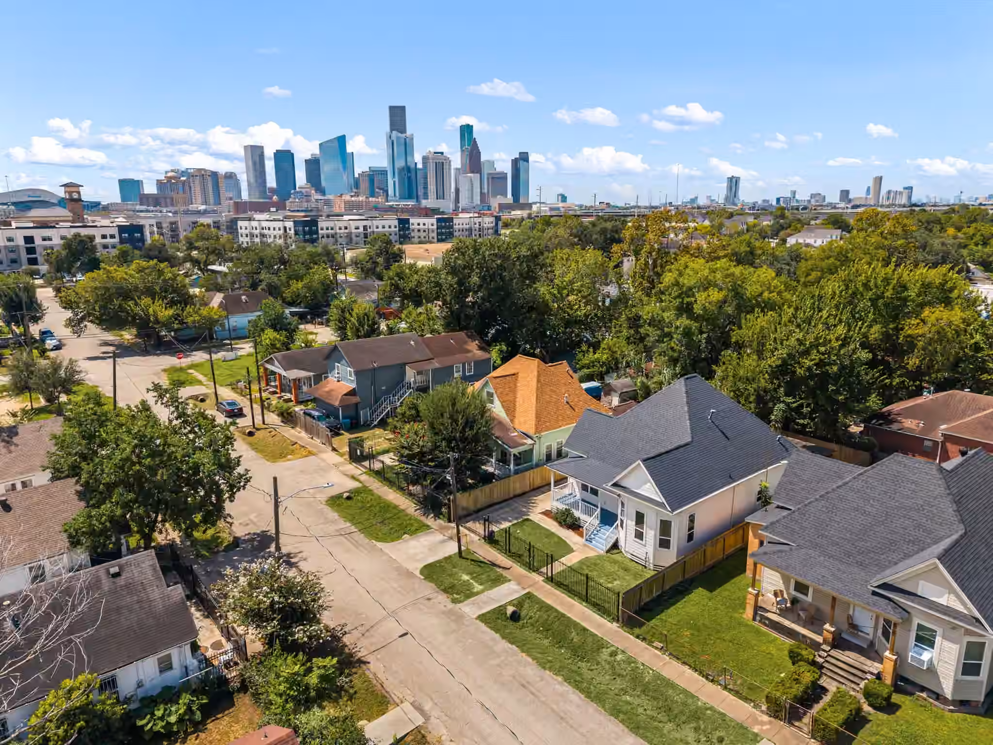Photo 3 of 1619 Terry Street, Houston, TX