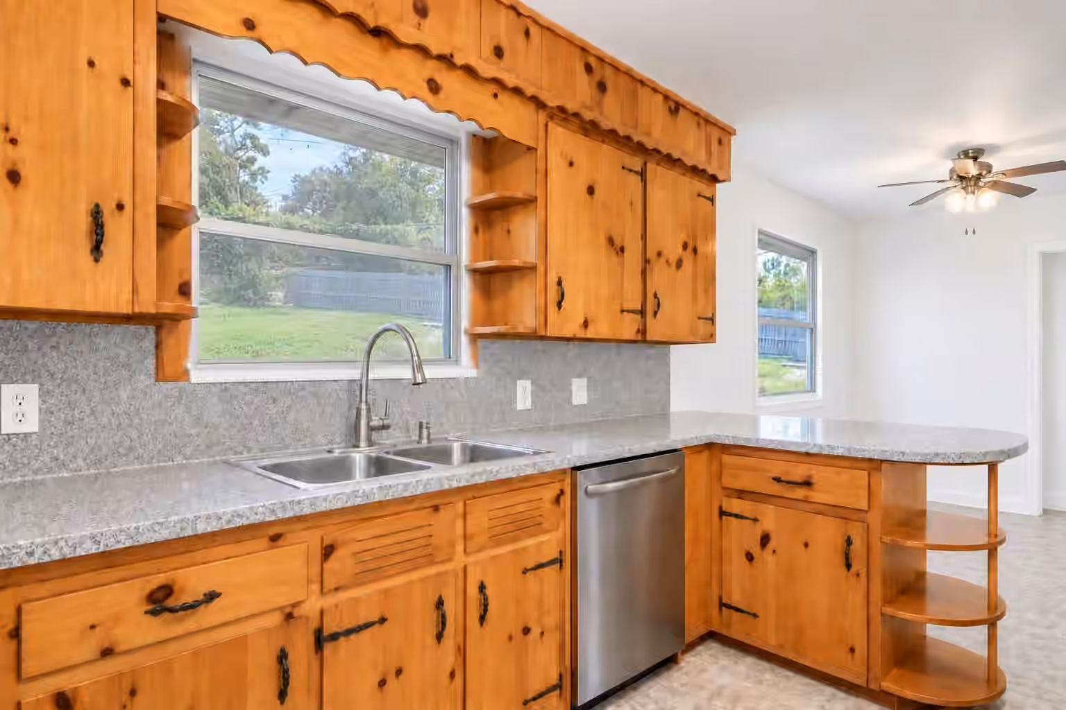 Photo 3 of 1301 Olive Street, Baytown, TX