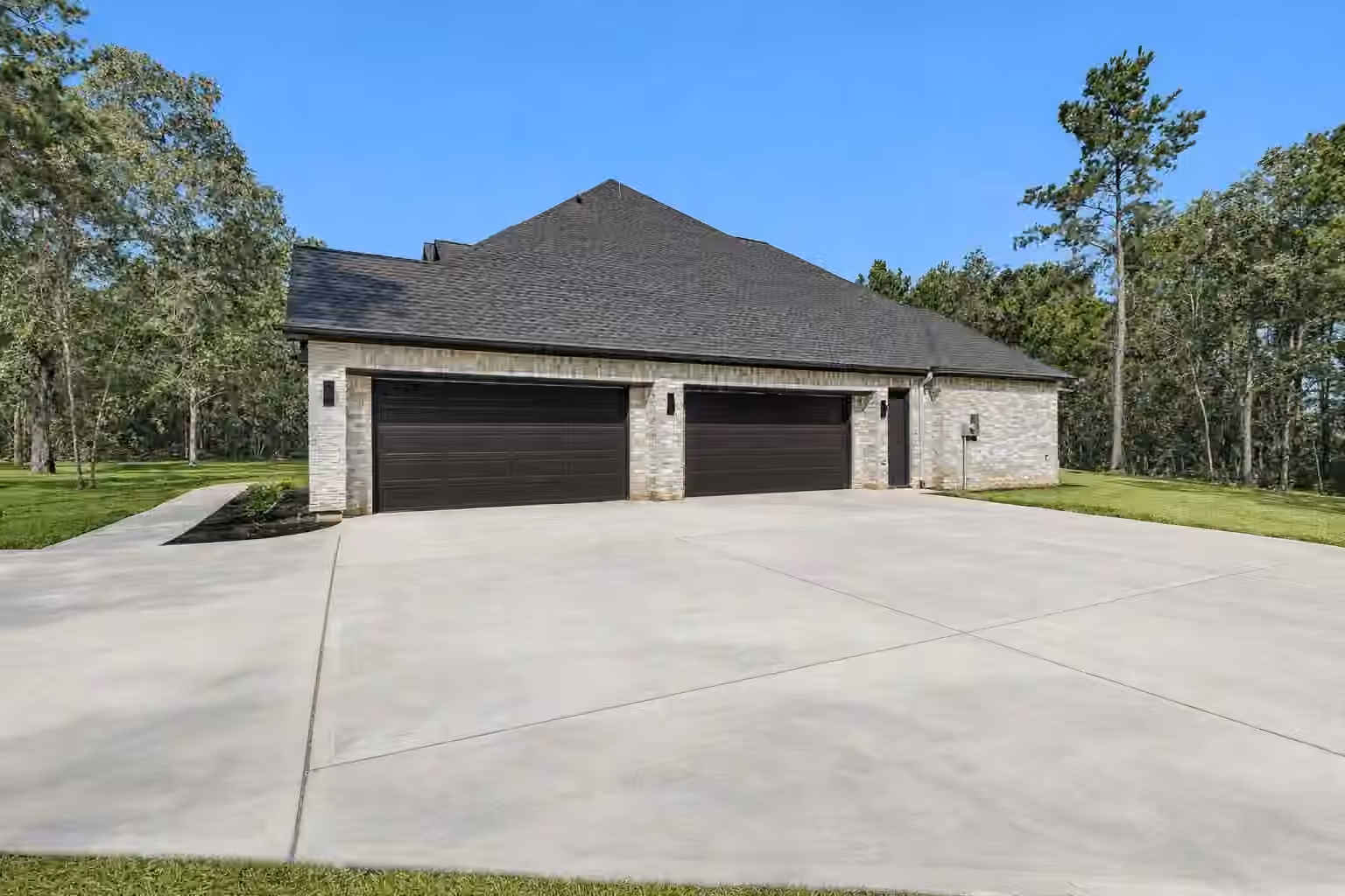 Photo 3 of 8604 Trinity Pines Court, Montgomery, TX
