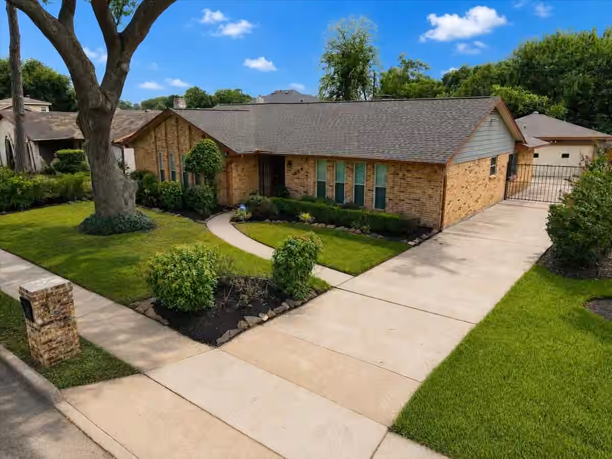 Photo of 950 W Donovan Street, Houston, TX 77091