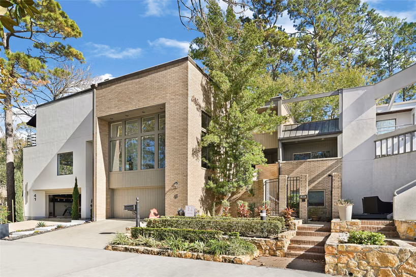 Photo 2 of 43 Legend Lane, Houston, TX