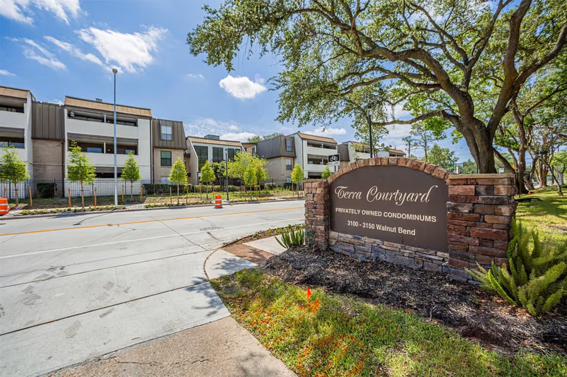 Photo 4 of 3100 Walnut Bend Lane 422, Houston, TX