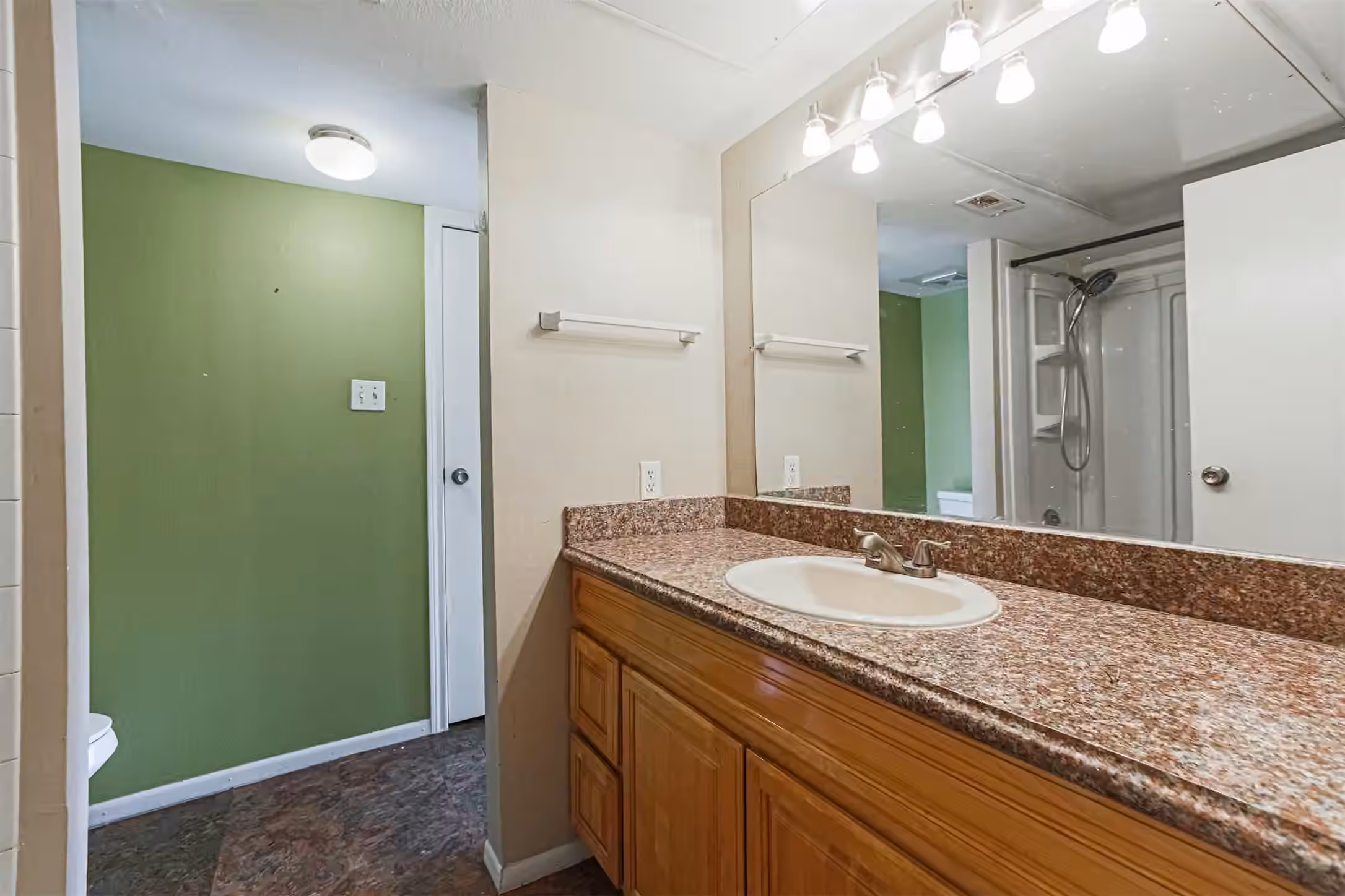 Photo 6 of 3100 Walnut Bend Lane 422, Houston, TX