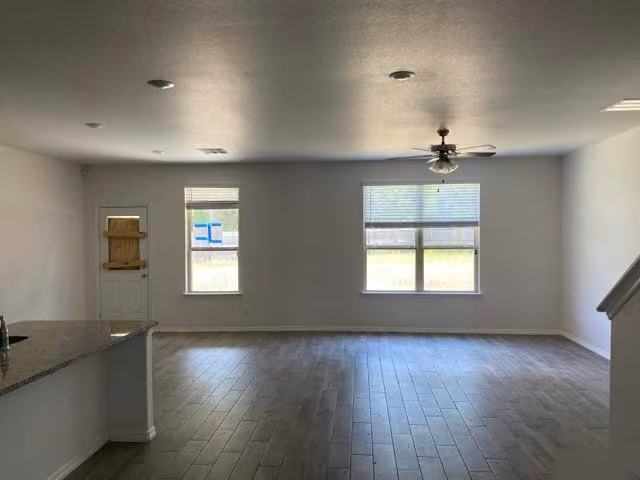 Photo 4 of 14207 Cypress Laurel Court, Conroe, TX