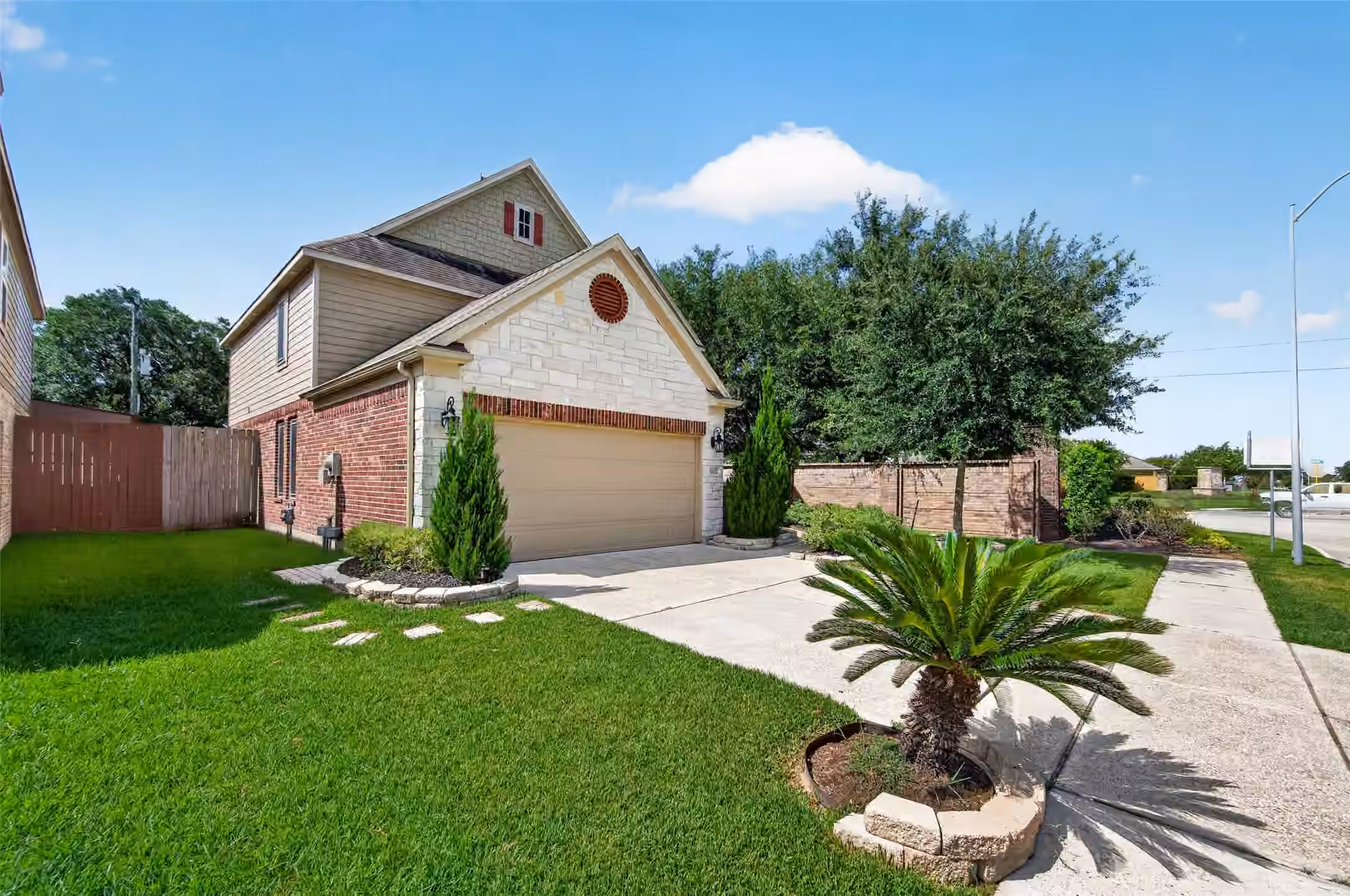 Photo 2 of 5102 Espuela Lane, Baytown, TX