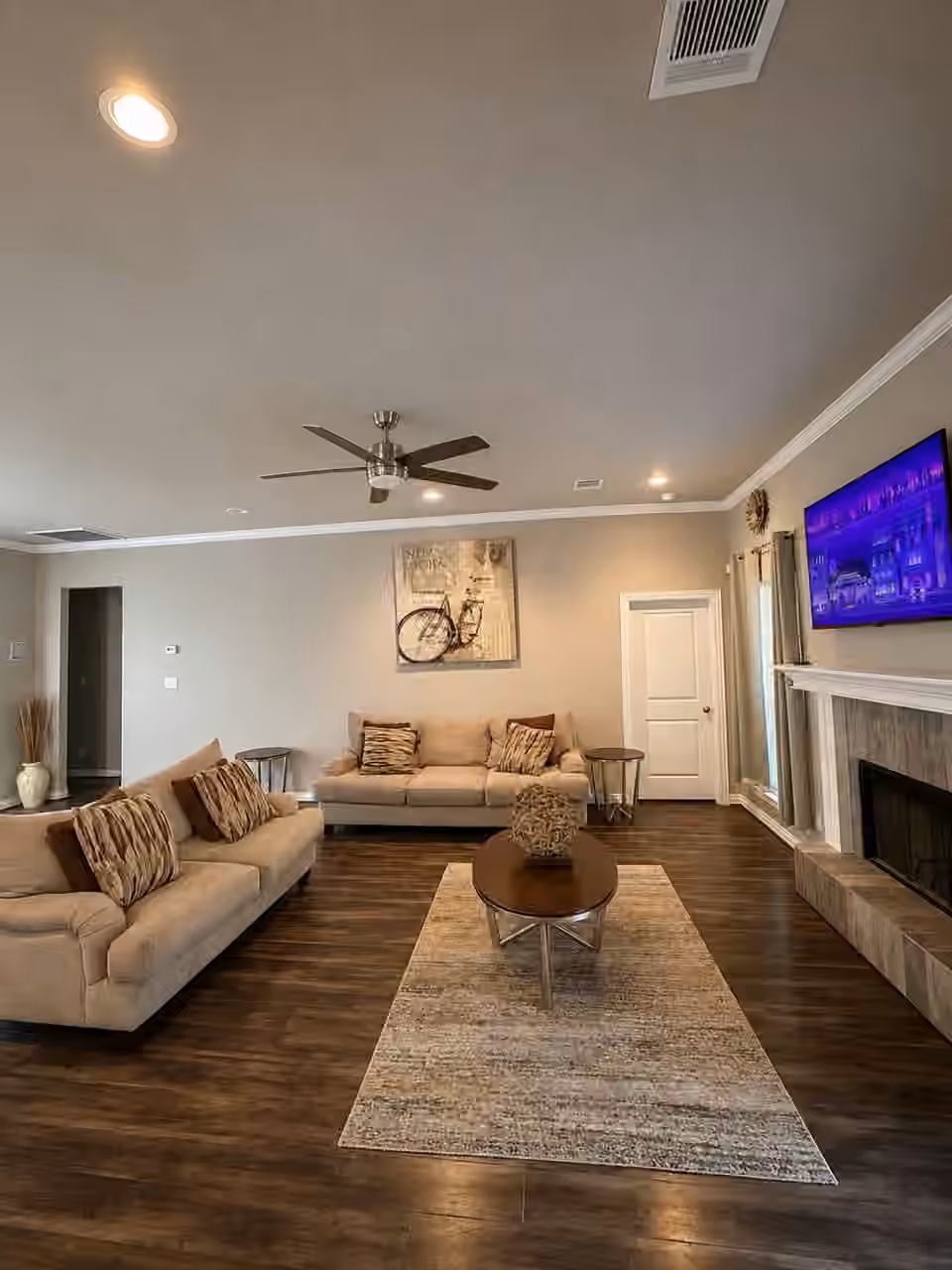 Photo 3 of 8150 Sharondale Drive, Houston, TX