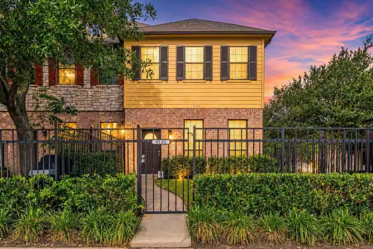 Photo of 9120 Lakes At 610 Drive, Houston, TX