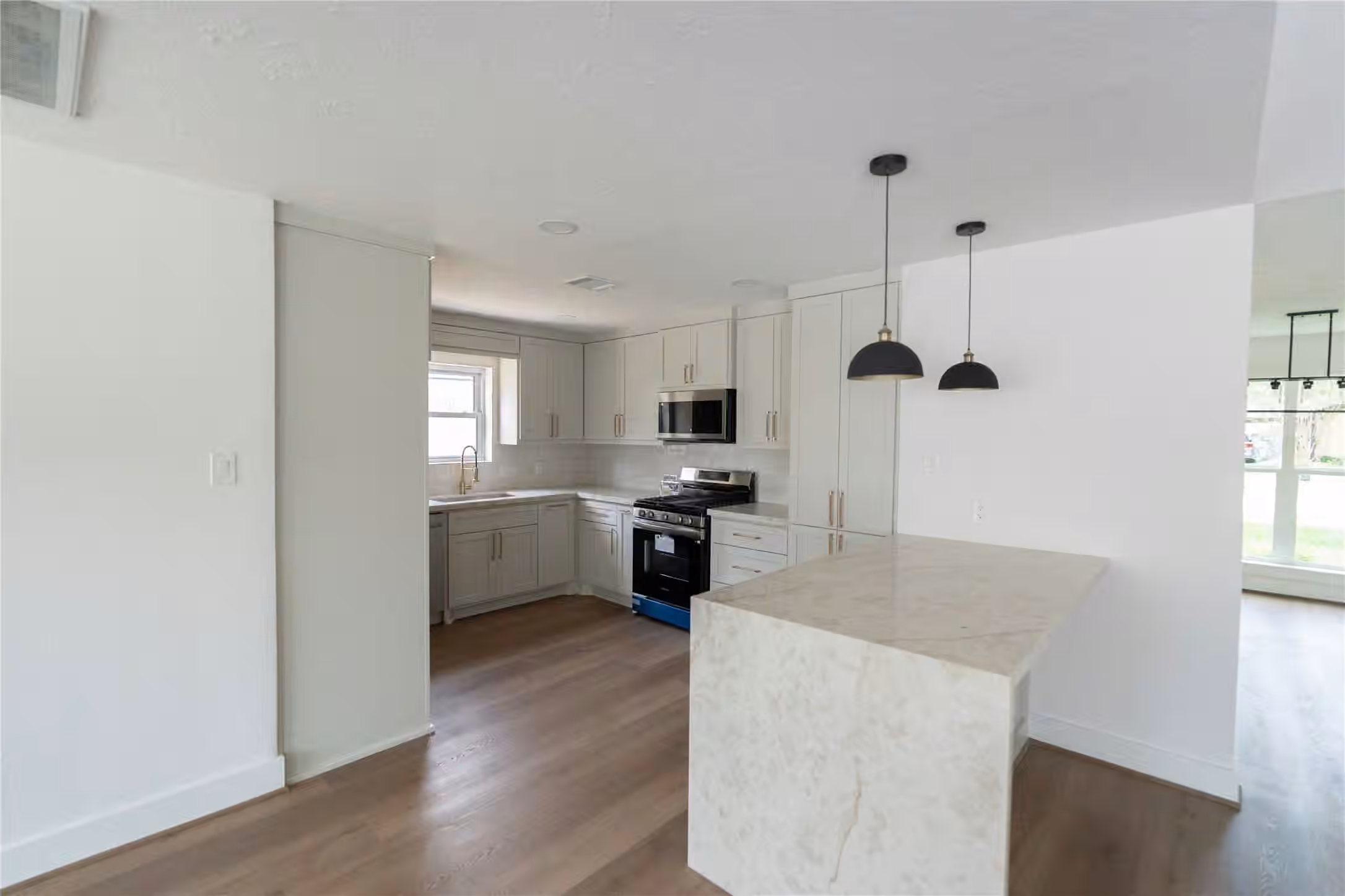 Photo 4 of 4531 Hickory Downs Drive, Houston, TX