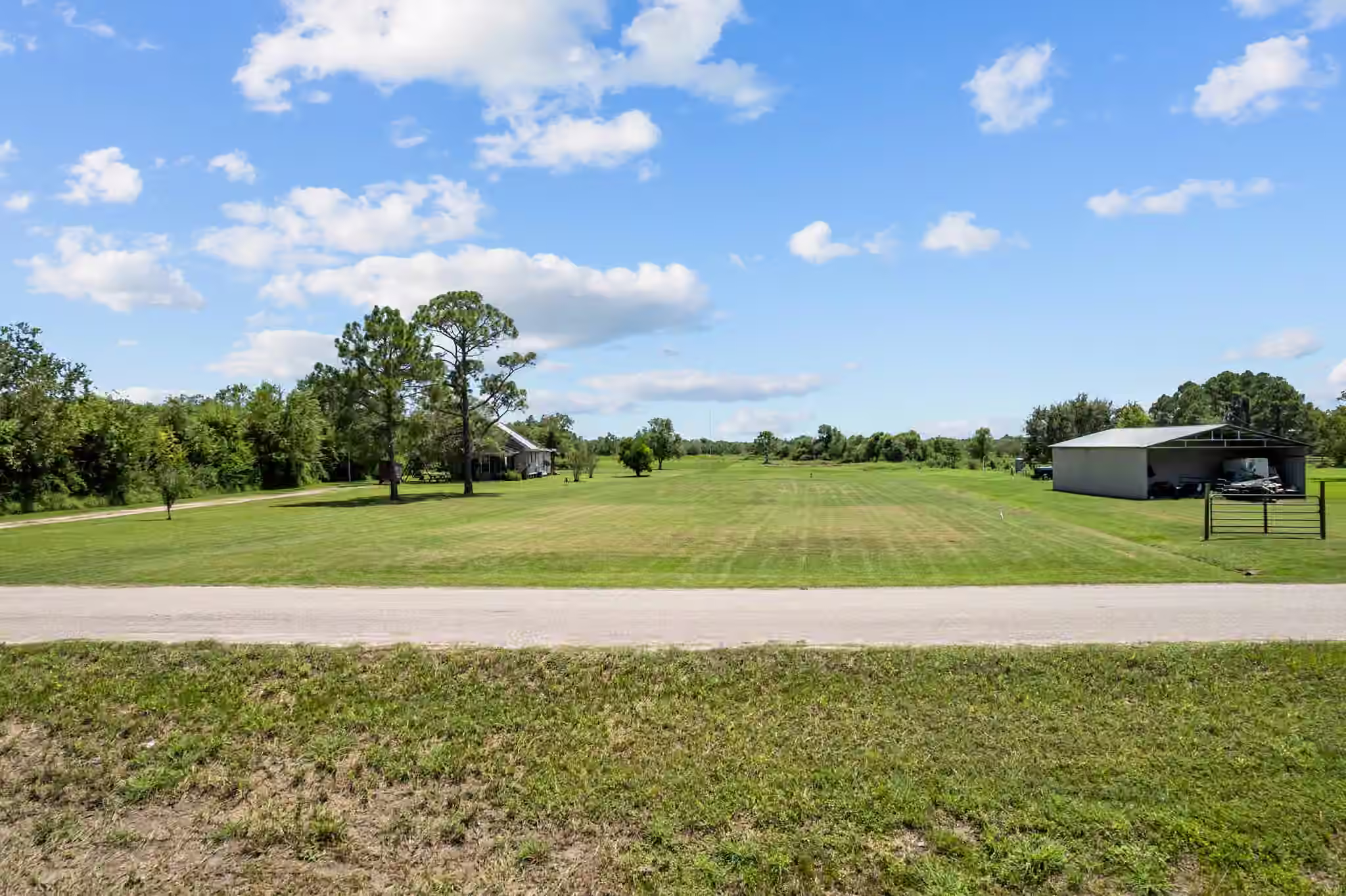 Photo 2 of 5531 County Road 435, Alvin, TX