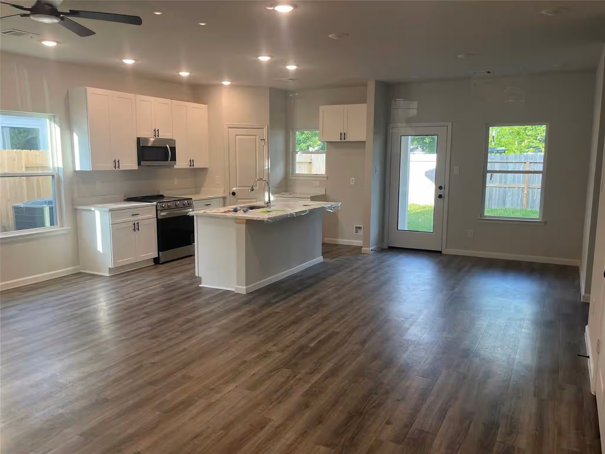 Photo 5 of 9612 Jenny Park Place, Houston, TX
