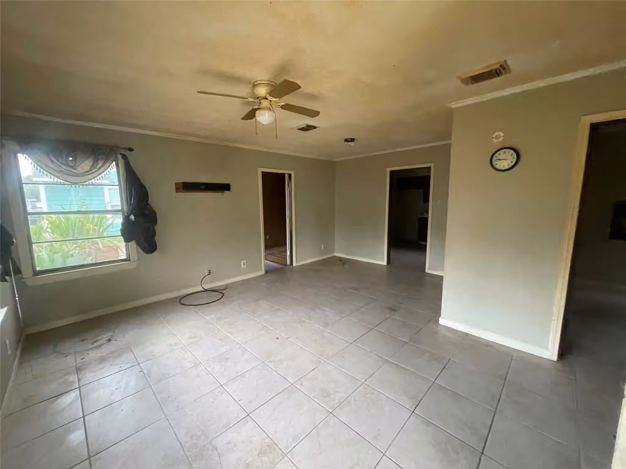 Photo 2 of 1900 W Gulf Street, Baytown, TX
