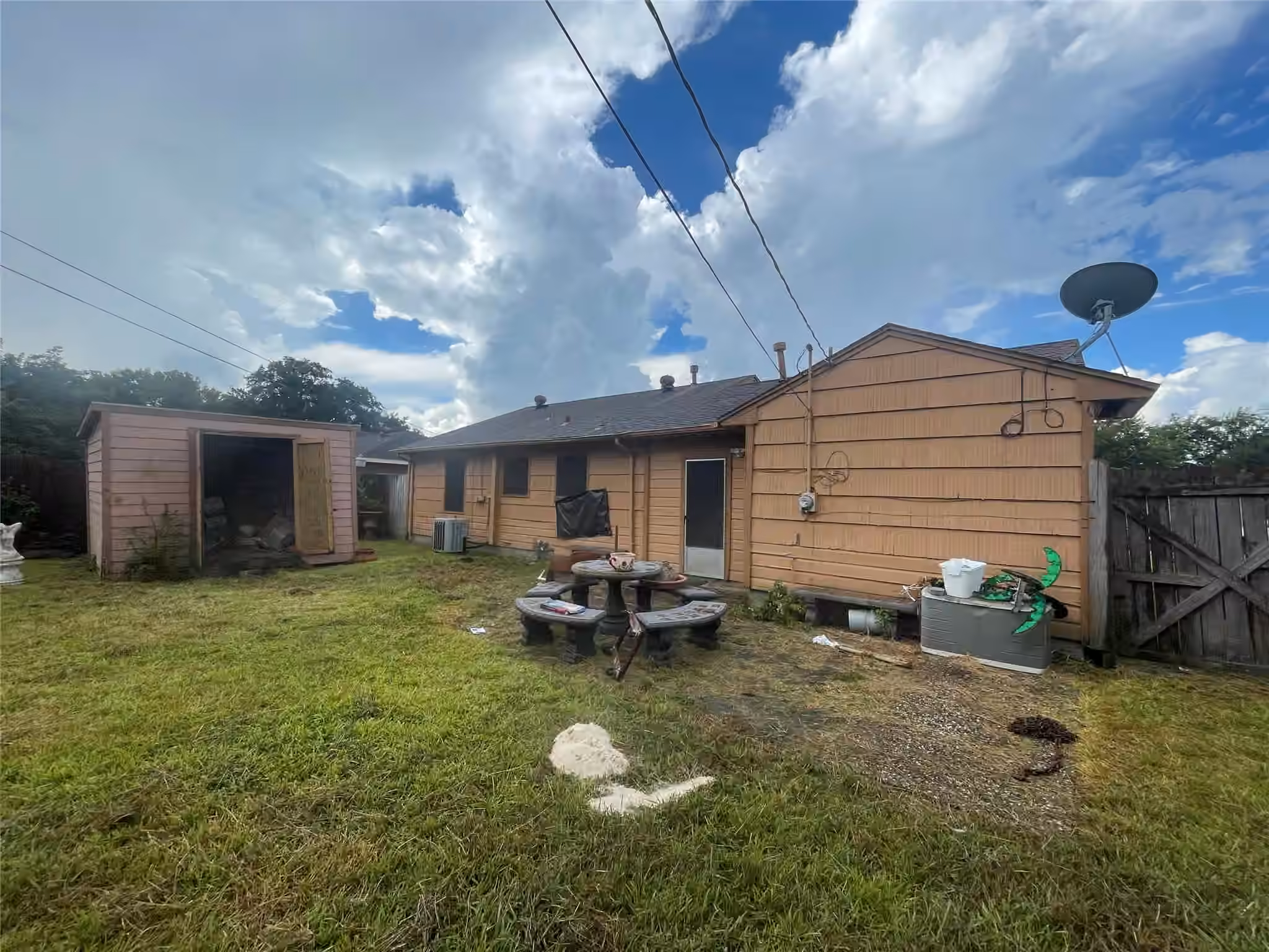 Photo 5 of 1900 W Gulf Street, Baytown, TX