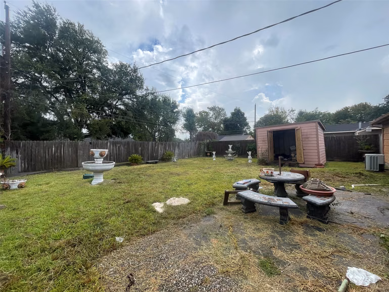 Photo 6 of 1900 W Gulf Street, Baytown, TX