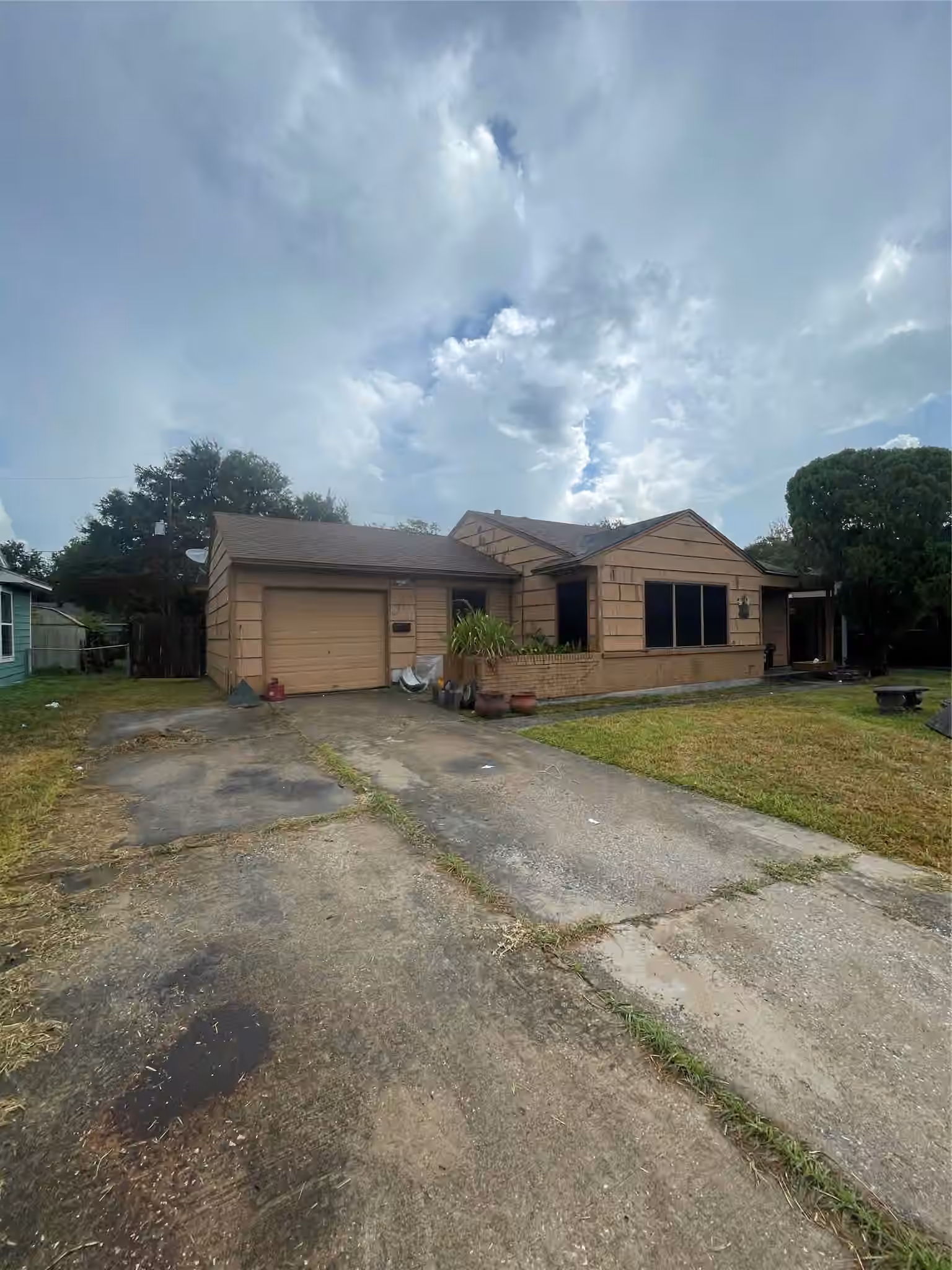 Photo 7 of 1900 W Gulf Street, Baytown, TX