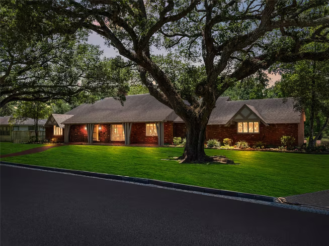Photo of 2310 Oak Drive, Bay City, TX