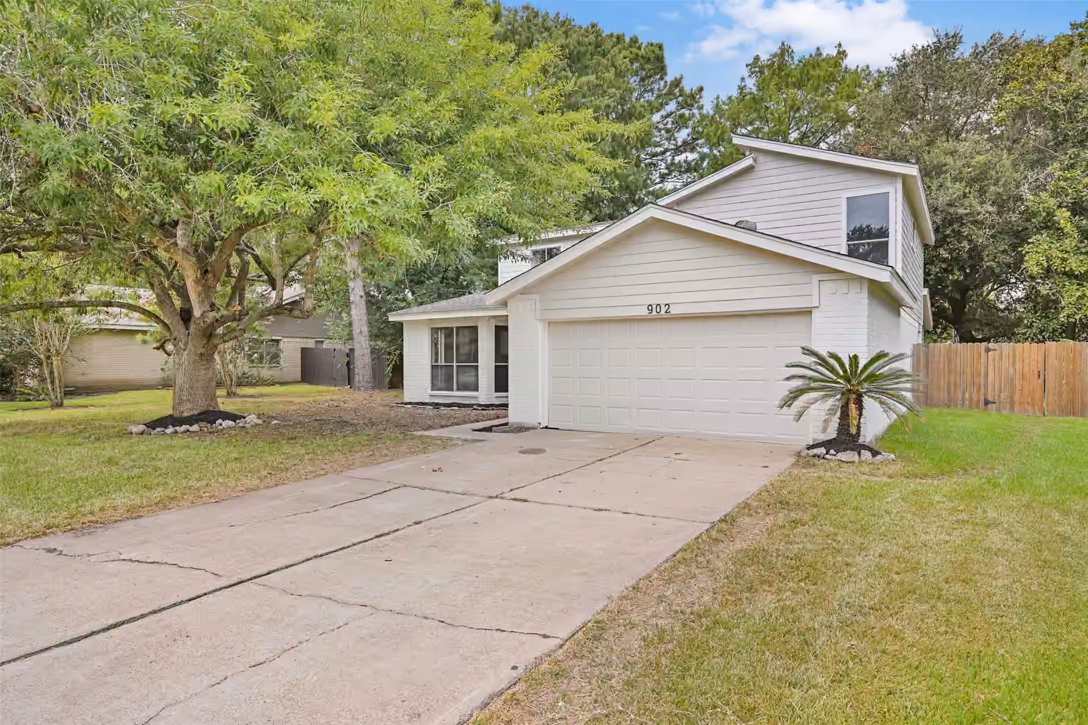Photo 2 of 902 Essex Drive, Friendswood, TX