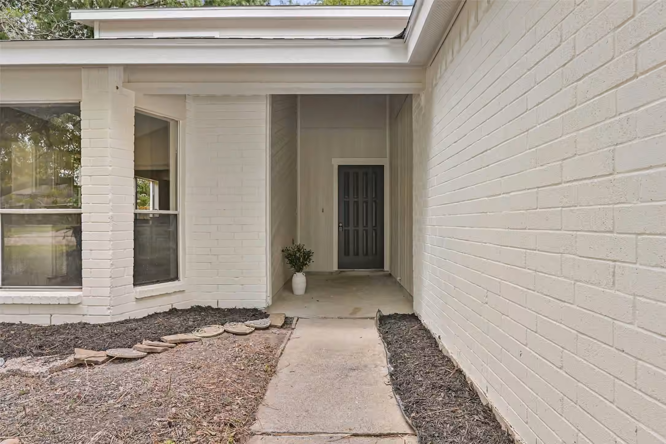 Photo 3 of 902 Essex Drive, Friendswood, TX