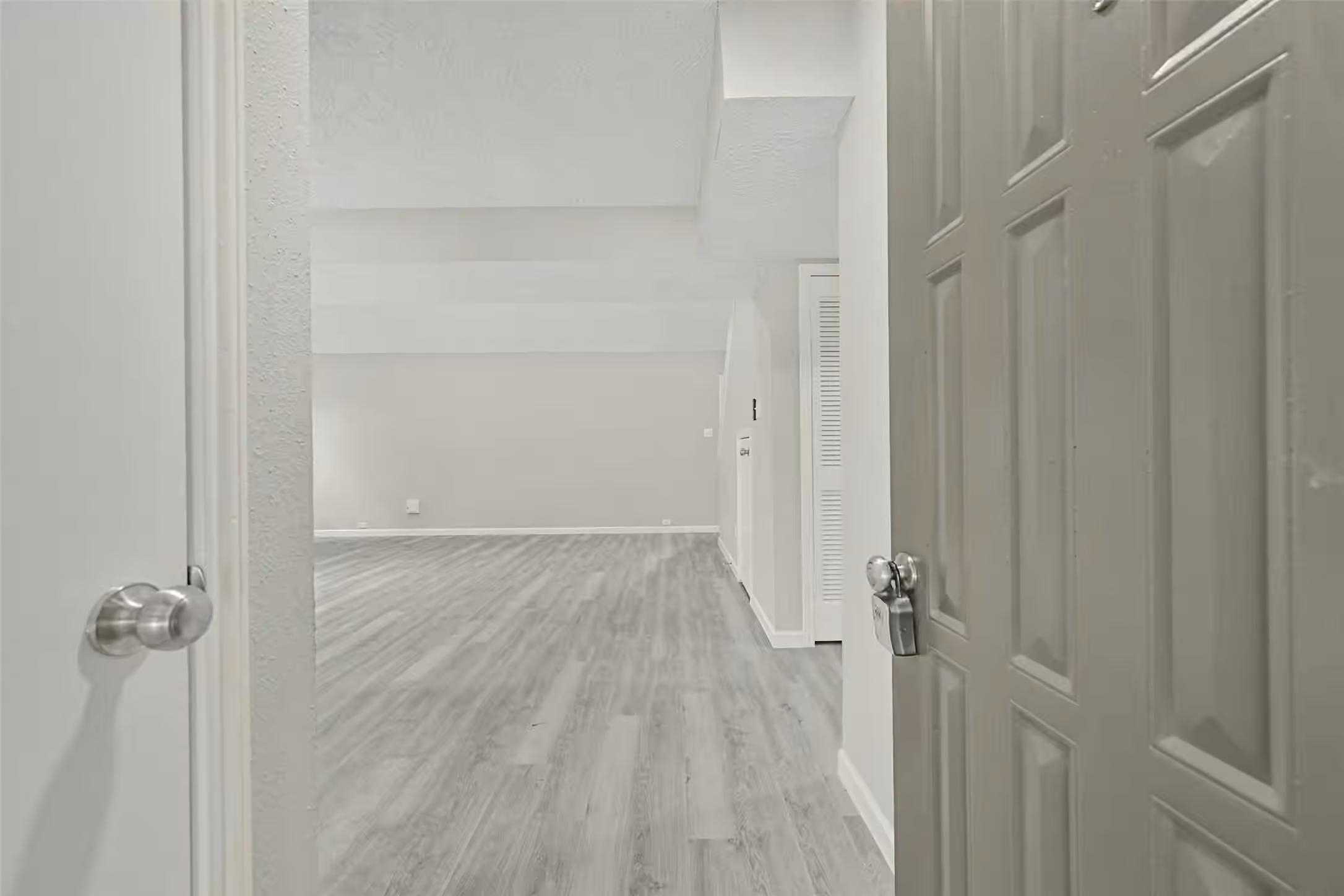 Photo 4 of 902 Essex Drive, Friendswood, TX