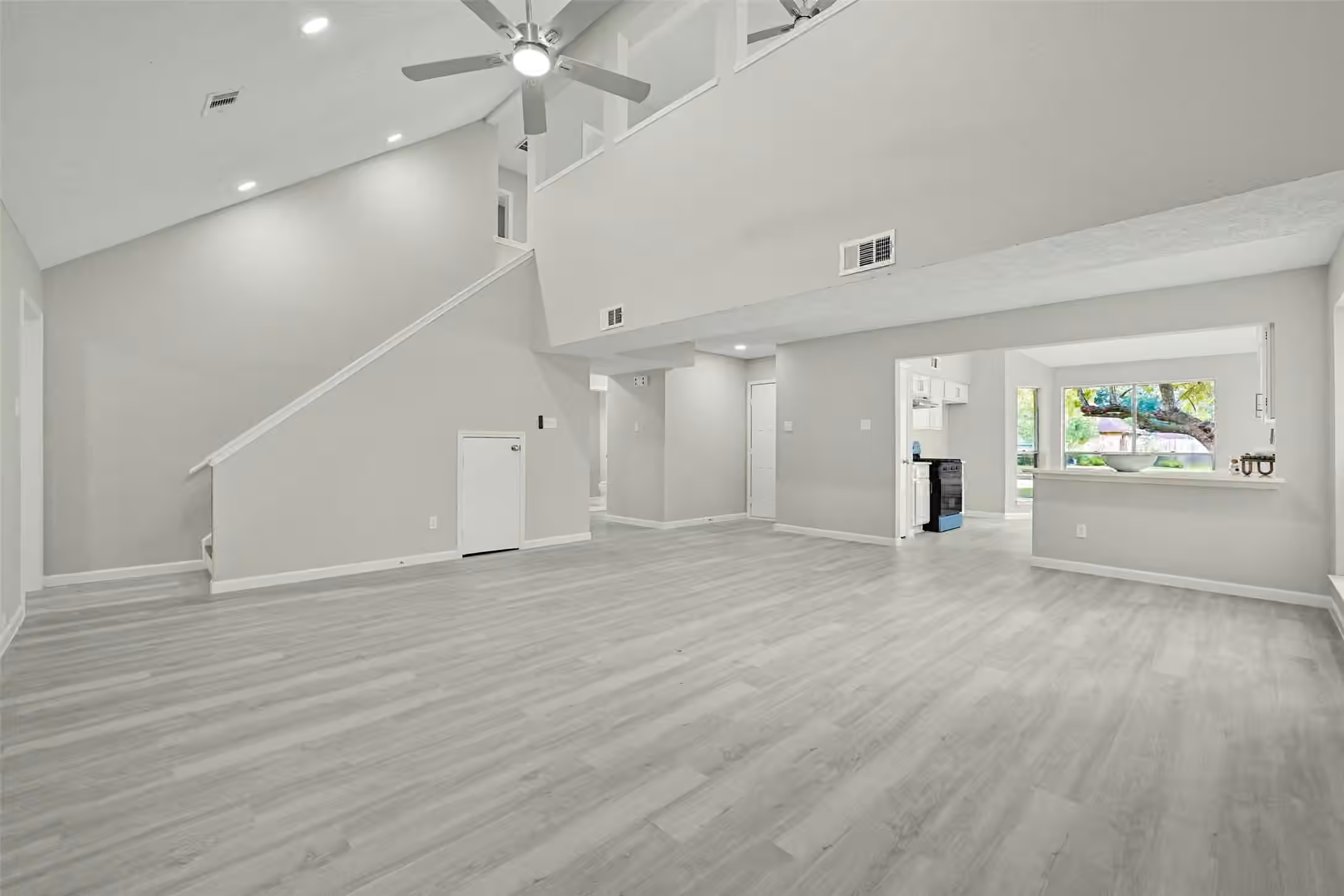 Photo 7 of 902 Essex Drive, Friendswood, TX