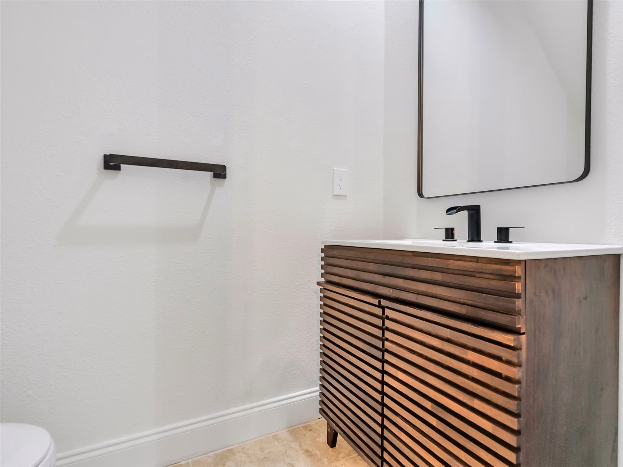 Photo 5 of 545 W 25th Street, Houston, TX